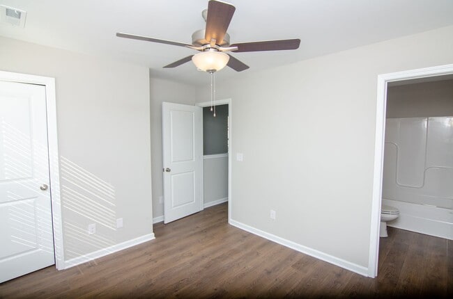 Building Photo - North Columbia Rental