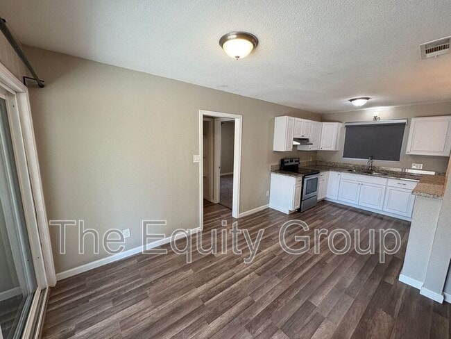 Building Photo - 505 N Lovers Ln