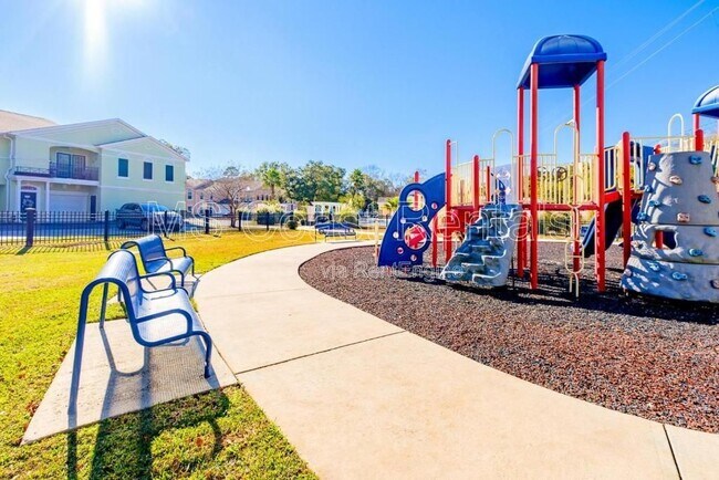 Building Photo - 2252 Beach Dr