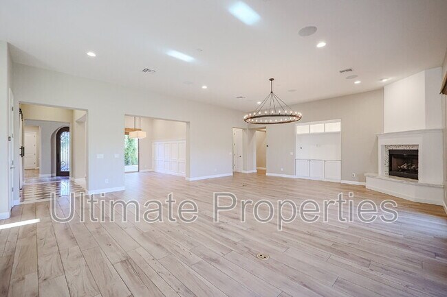 Building Photo - 28995 N 71st Ave