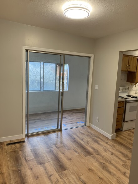 Building Photo - 896 Raymond Dr