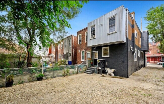 Building Photo - 424 State St