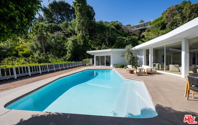 Building Photo - 1121 Loma Vista Dr