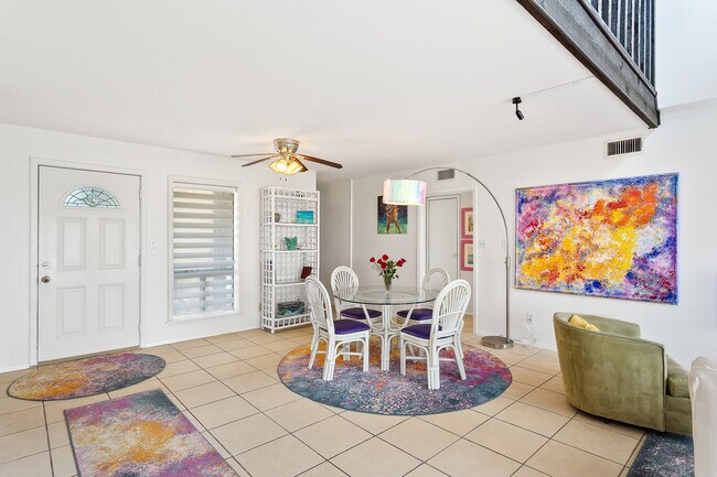 Building Photo - 208 W Saturn Ln