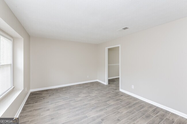 Building Photo - 4702 Lucerne Valley Rd SW