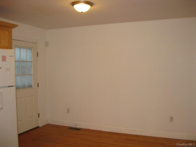 Building Photo - 622 S 6th Ave