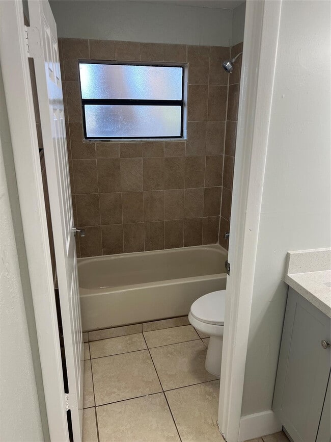 Building Photo - 500 NE 34th St