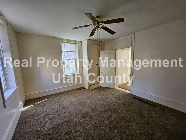 Building Photo - 209 S 400 E