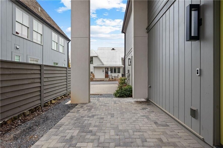 Building Photo - 255 High St