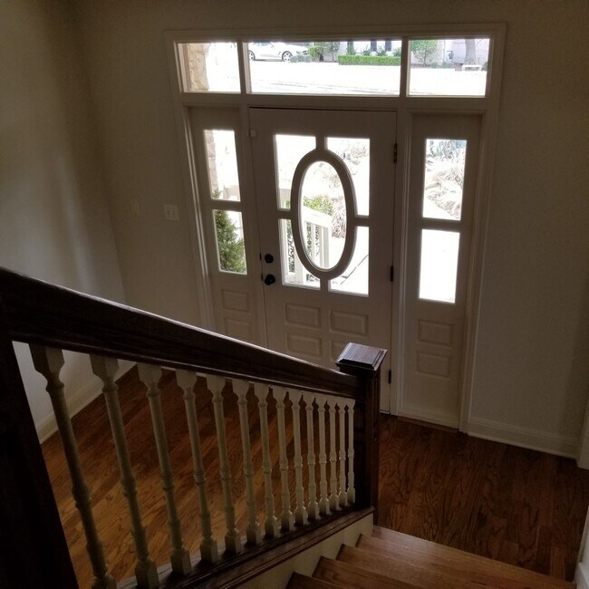 Building Photo - Stunning Home - North Cat Mountain - 4 bed...