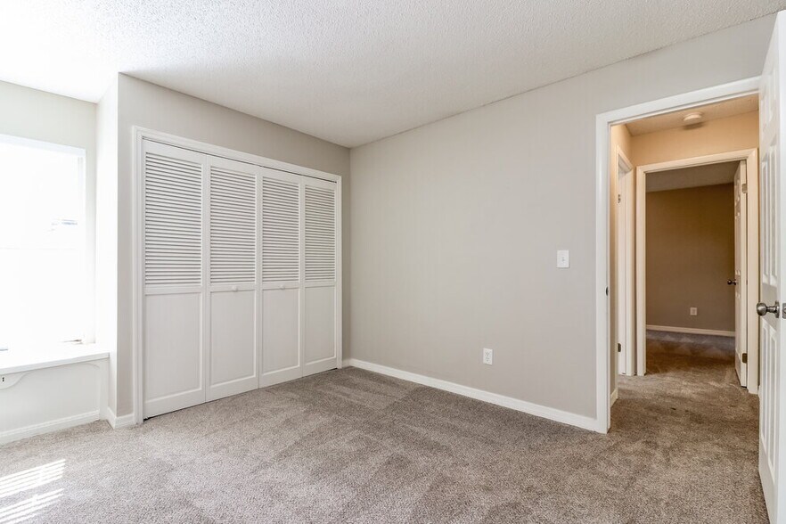 Building Photo - 8012 Cameron Cay Ct