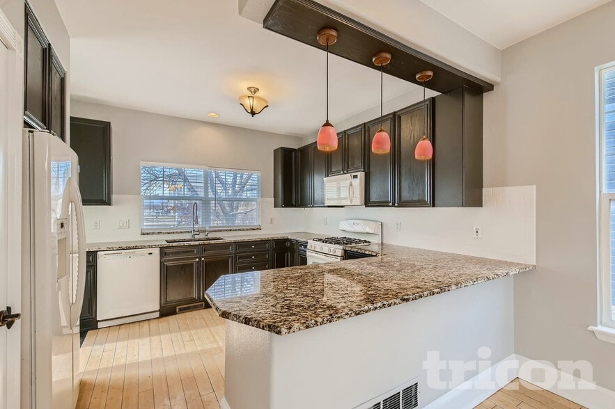 Building Photo - 300 Fieldstone Dr