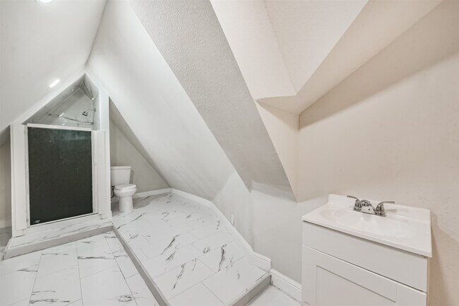 Building Photo - 2606 Oakdale St