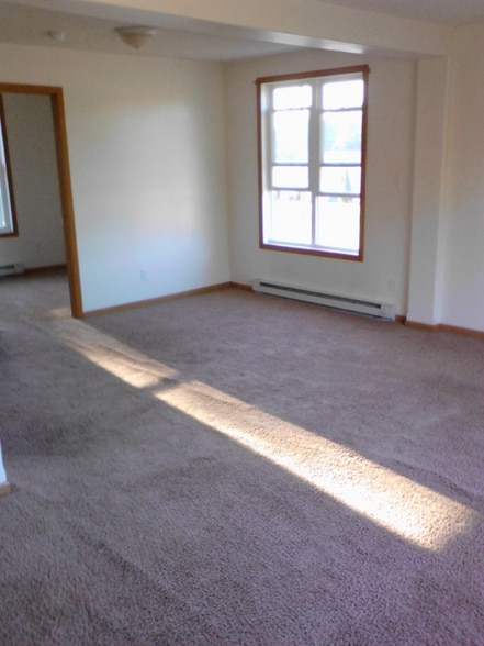 Building Photo - 324 6th Ave SW