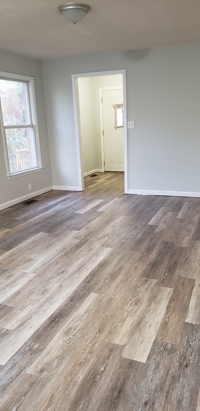 Building Photo - 618 W Horah St