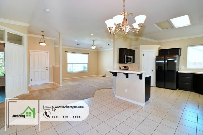 Building Photo - 2631 Queens Way