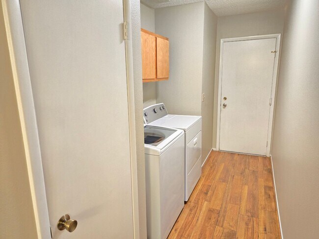 Building Photo - 6413 W Roy Rogers Dr