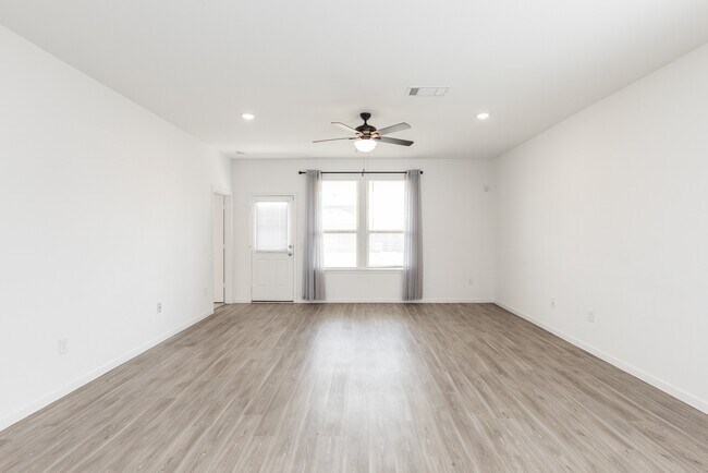 Building Photo - 21119 Sherrell Bay Dr