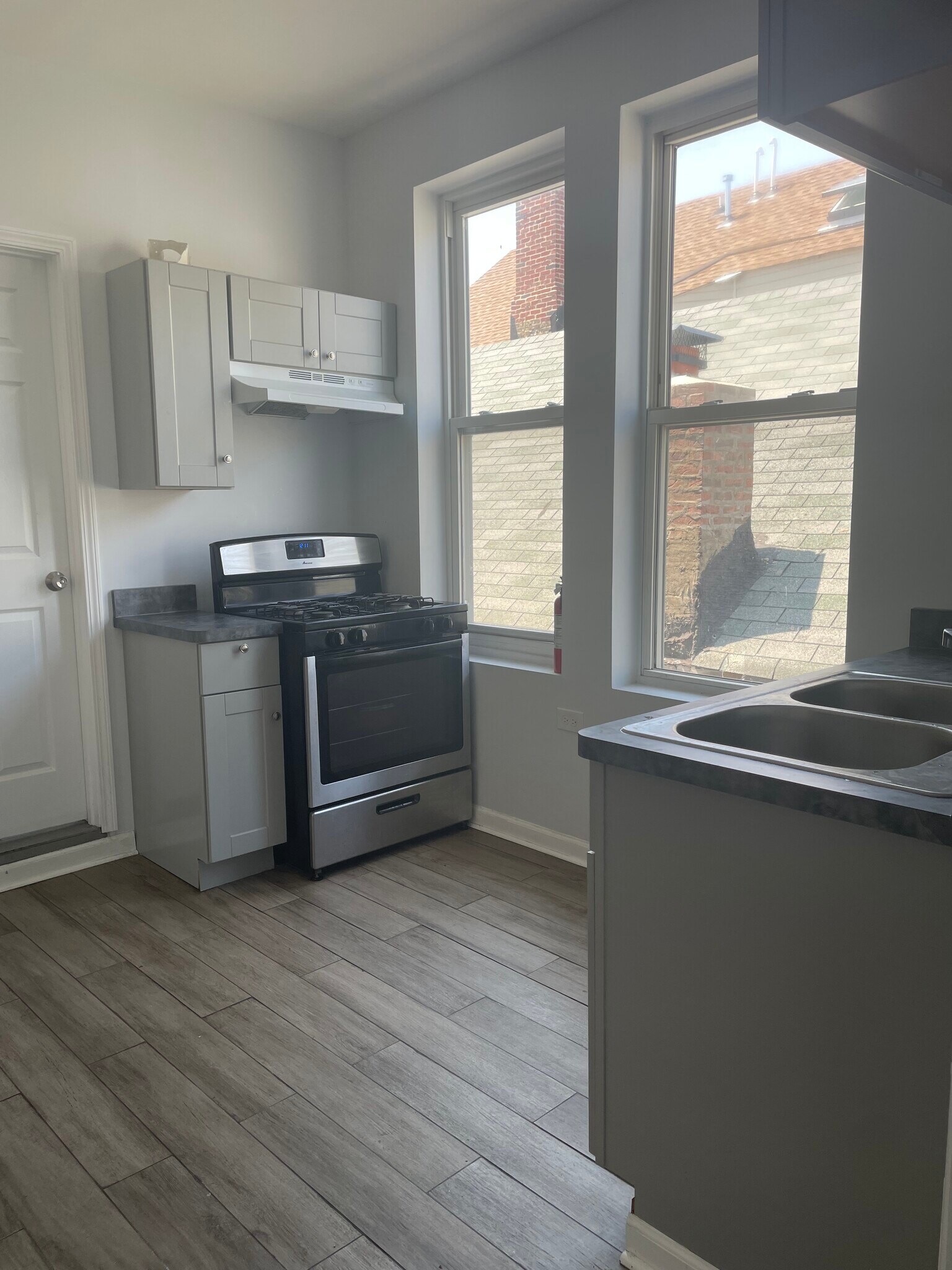Kitchen with rooftop views - 1527 W 18th St