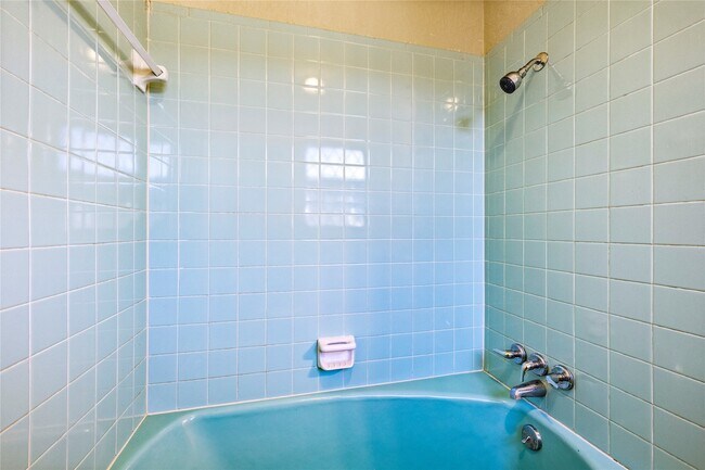 Building Photo - 1407 Bess Rd