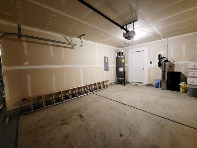 Building Photo - 597 Bloomover St