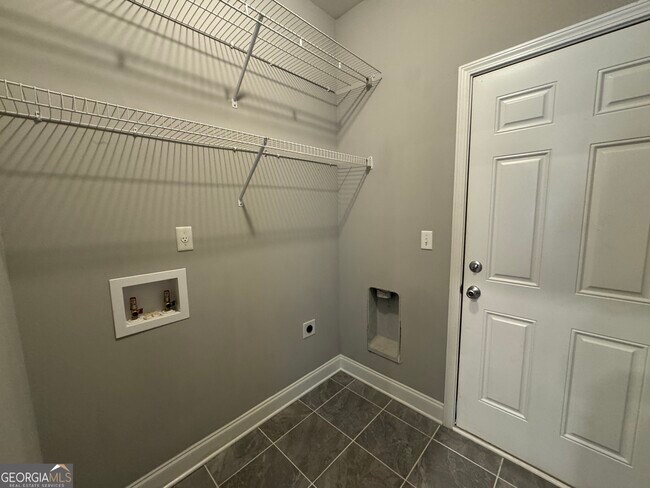 Building Photo - 1270 Binghampton Cir