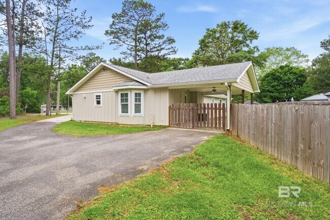Building Photo - 108 Cherry Cir