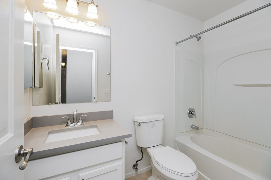 Building Photo - 1836 E Silversmith Trail