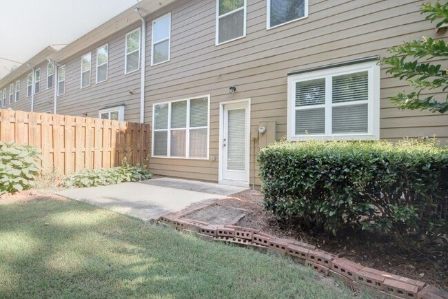 Building Photo - 453 Grayson Way
