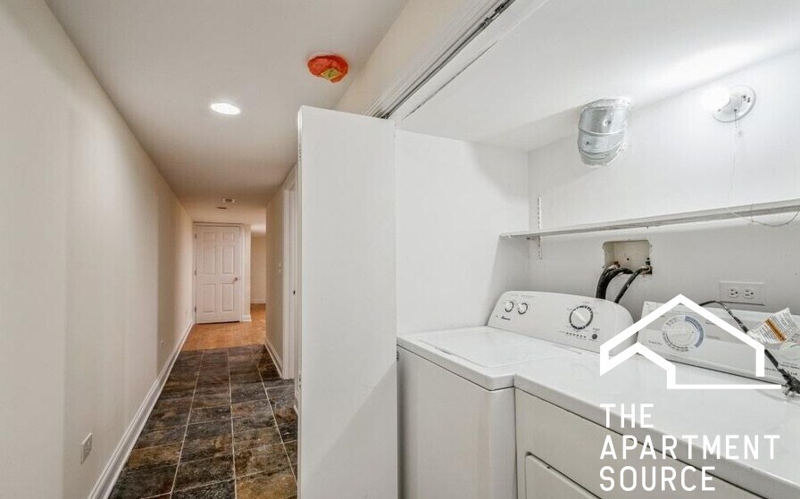 Building Photo - 1418 N Mohawk St