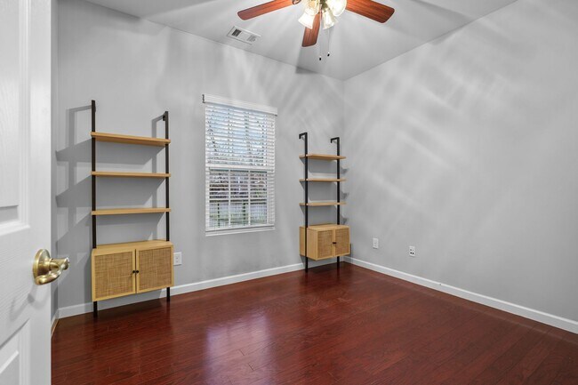 Building Photo - 2040 Towering Oaks Drive