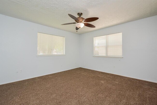 Building Photo - 15702 Timber Rock Dr