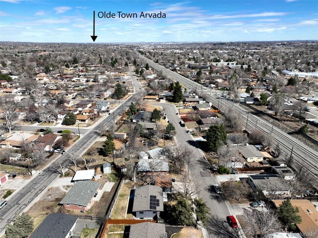 Building Photo - "Spacious 5-Bedroom Gem with 3 Full Baths in Arvada"