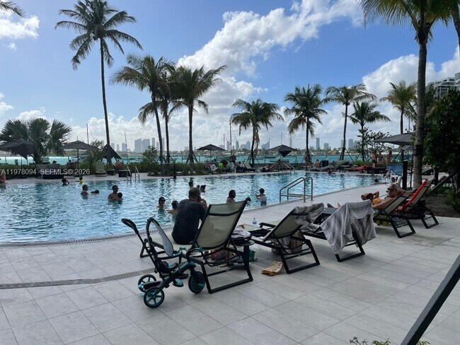 Building Photo - 1500 Bay Rd