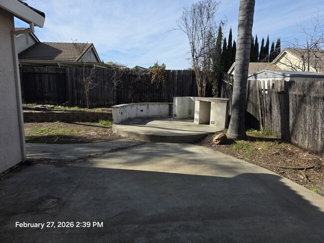 Building Photo - 6905 Loheit Way