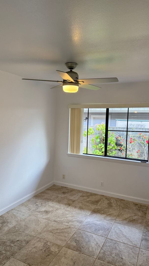 Building Photo - For Rent - 95-1028 Koliliko St.