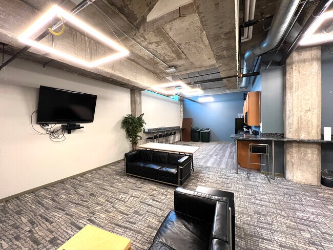 Building Photo - 210 S Desplaines St