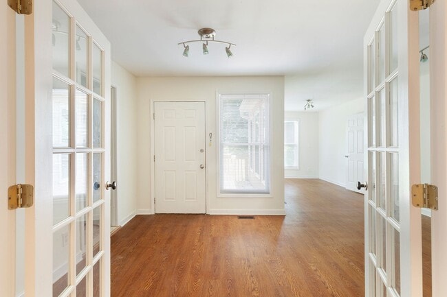 Building Photo - Spacious 3 beds & 3 Full Baths in Woodland...