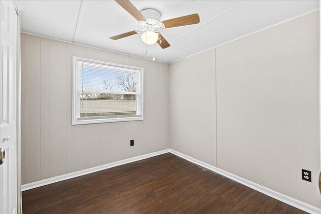 Building Photo - Newly Renovated 2 Bedroom Rental in Kingsport