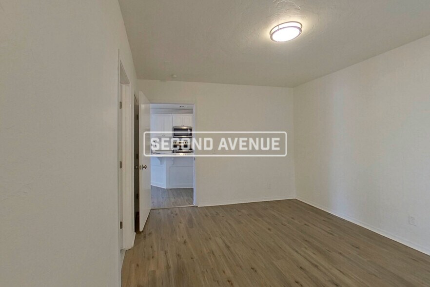 Building Photo - 1521 S Blackwelder Ave