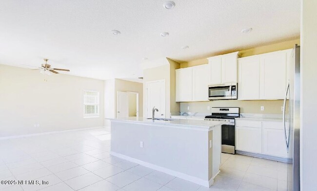 Building Photo - 87 Fellbrook Dr