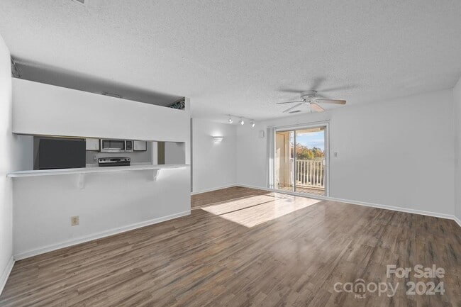 Building Photo - 9551 University Terrace Dr