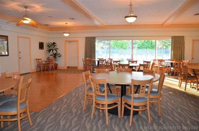 Building Photo - 6201 Bay Club Dr