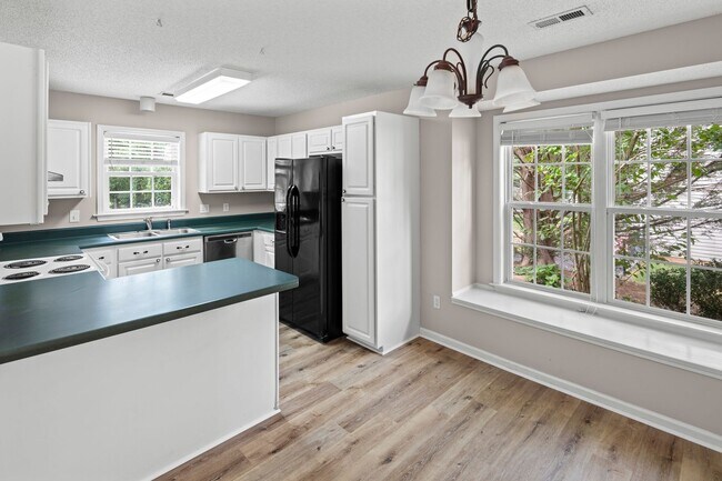 Building Photo - 375 Glensprings Dr