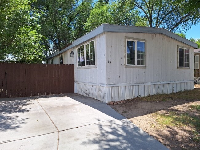 Building Photo - 512 Windsor Ln