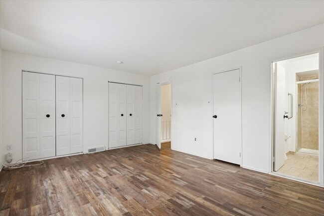 Building Photo - Available now, 3B/2.5B Two Story Townhome in Butler Park!