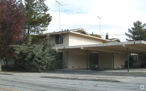 Building Photo - LA Alaneda Apts