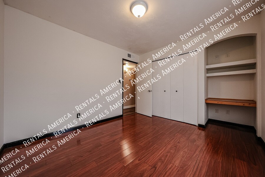 Building Photo - 1117 W Auburn Dr