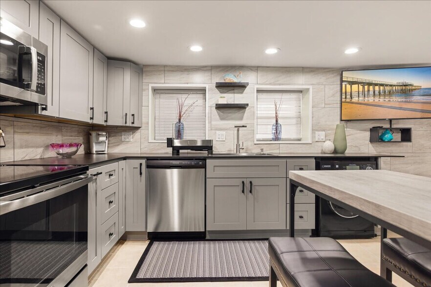 Building Photo - 27 S Oakland Ave