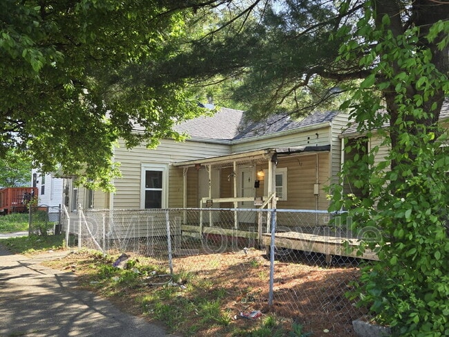 Building Photo - 451 N 25th St